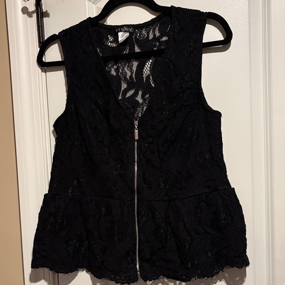 ✨ Lace Zipper Peplum Blouse✨